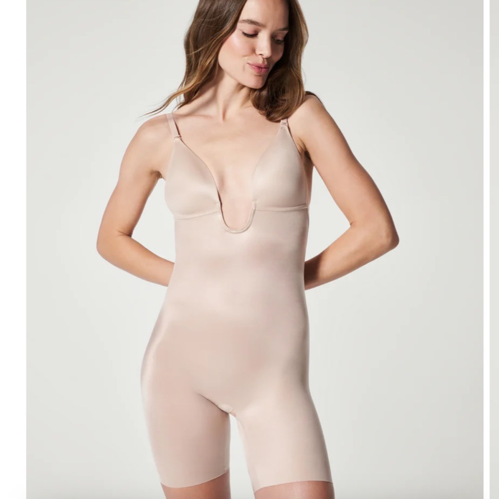 Spanx Suit Your Fancy Plunge Low-Back Mid-Thigh Bodysuit Sz L